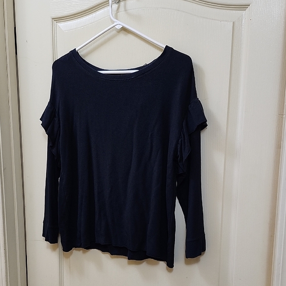 UGG Sweaters - UGG BLACK RUFFLE SWEATER